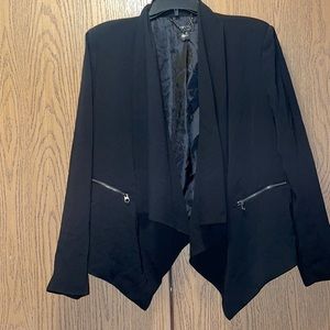 🔥Sale🔥2 for $8.Beautiful dress jacket with long hem in front /zip pockets..EUC